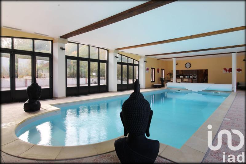 Maison - 1 500 m² - 25 pièces