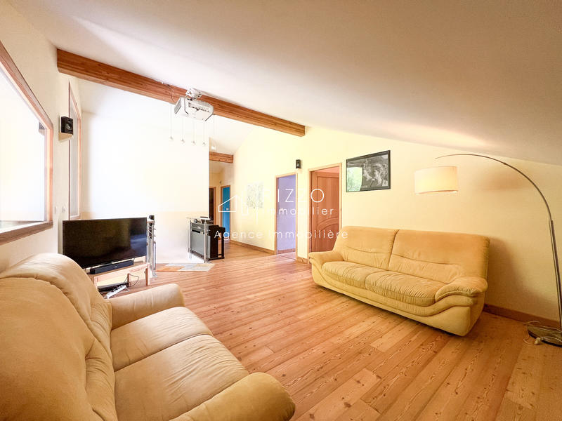 Maison - 210 m² - 8 pièces