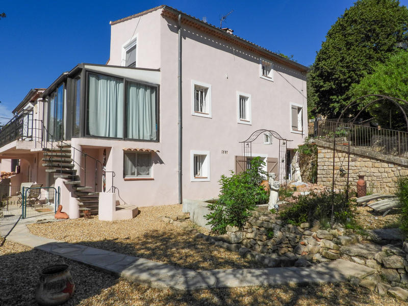 Maison - 272 m² - 9 pièces