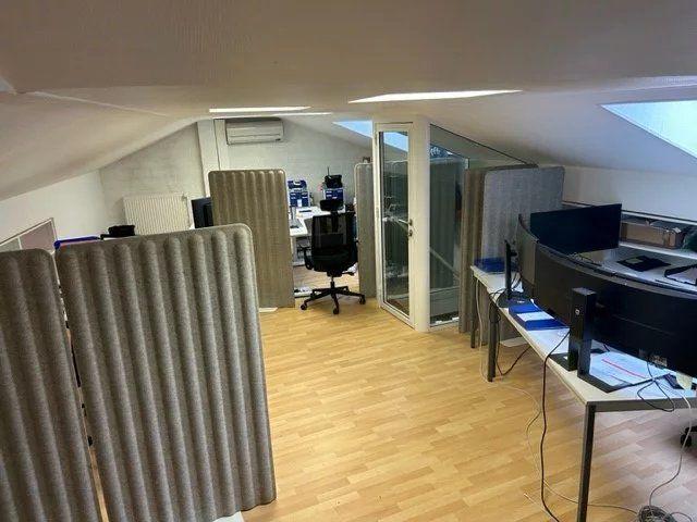 Bureau - 207 m² - 7 pièces