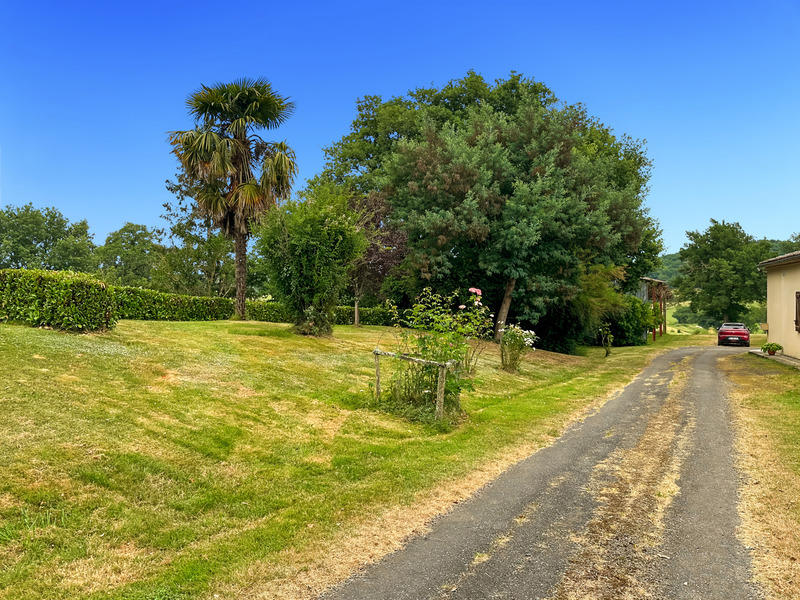 Propriété - 252 m² - 8 pièces