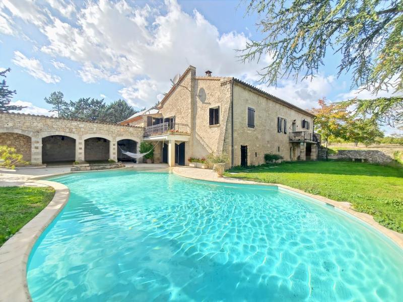 Propriété - 231 m² - 6 pièces