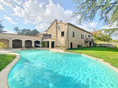 Propriété - 231 m² - 6 pièces