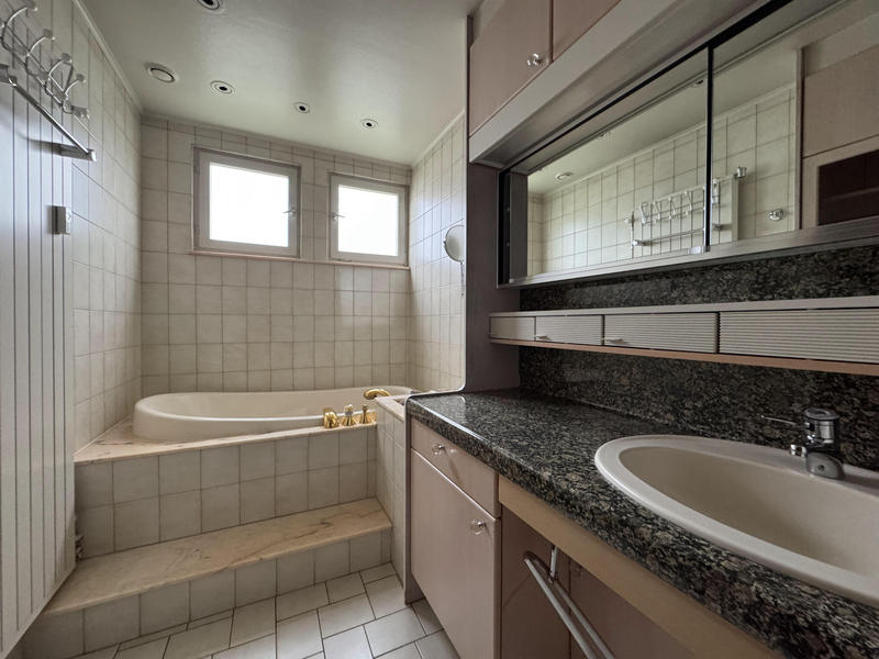 Maison - 320 m² - 10 pièces