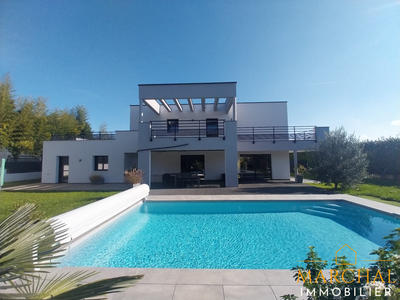 Villa - 251 m² - 8 pièces