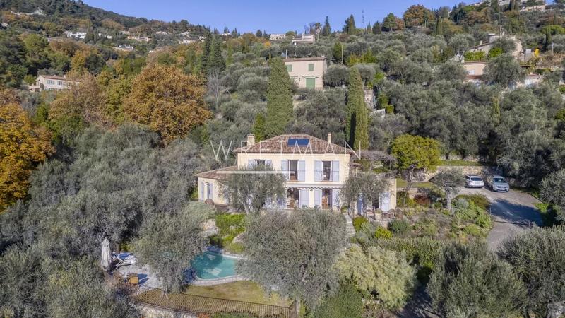 Maison - 240 m² - 6 pièces