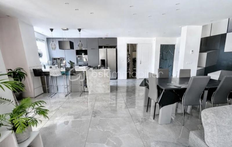 Appartement - 125 m² - 5 pièces