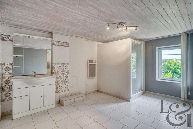 Maison - 313 m² - 8 pièces