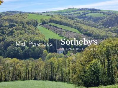 Maison - 552 m² - 11 pièces