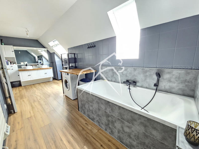 Maison - 171 m² - 7 pièces