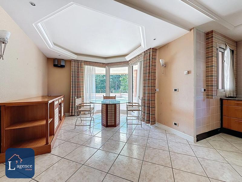 Appartement - 349 m² - 6 pièces