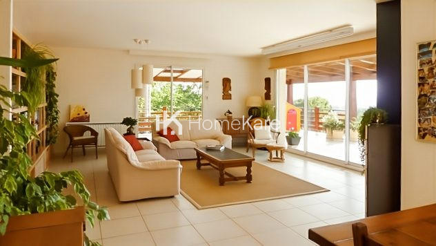 Maison - 180 m² - 7 pièces