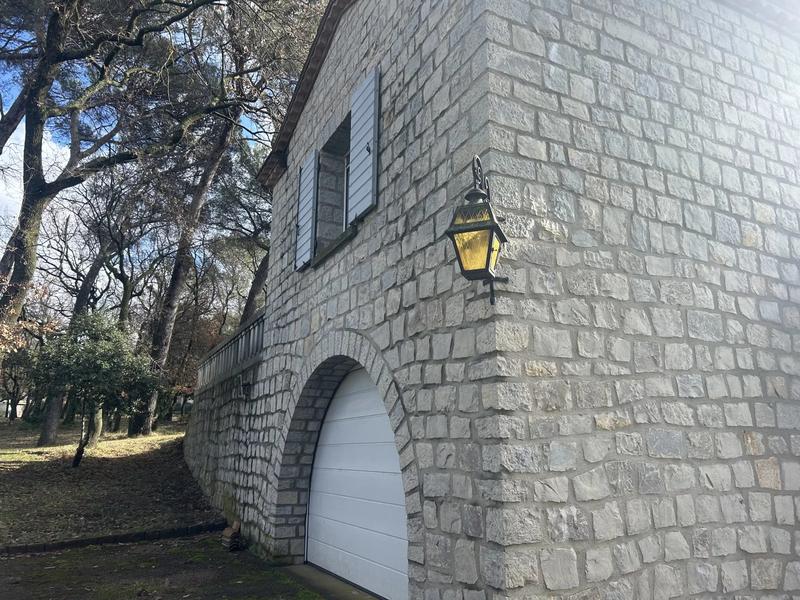 Maison - 245 m² - 7 pièces