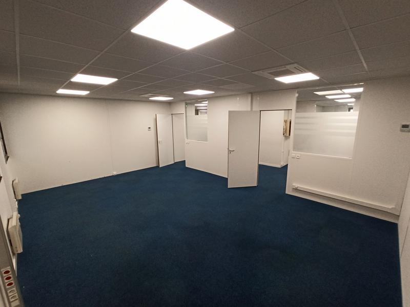 Bureau - 242 m²