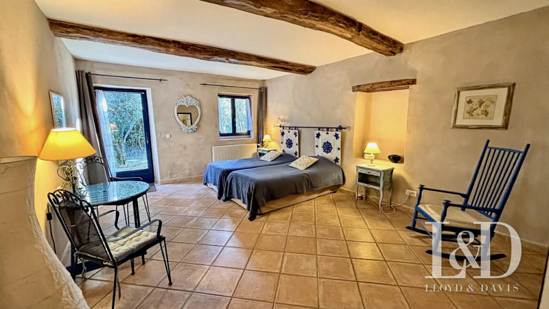 Bastide - 1 400 m² - 38 pièces