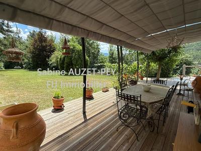 Maison - 300 m² - 15 pièces