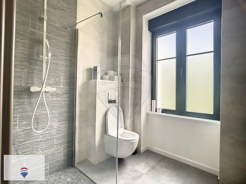 Maison - 202 m² - 9 pièces