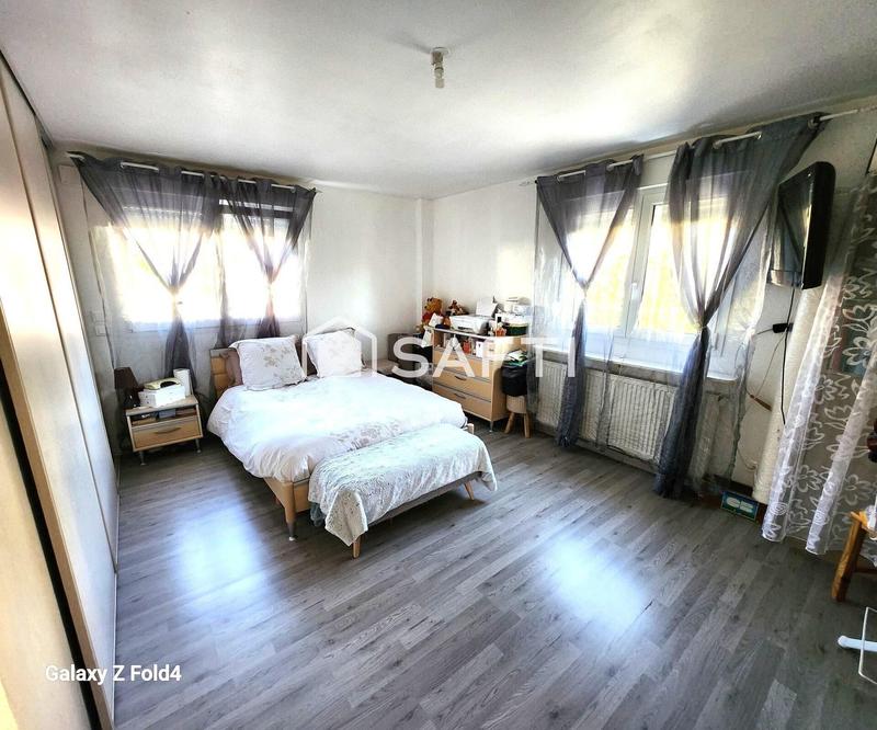 Maison - 213 m² - 9 pièces