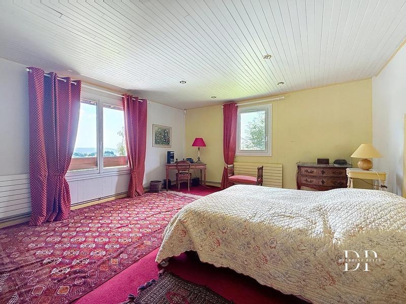 Maison - 259 m² - 5 pièces