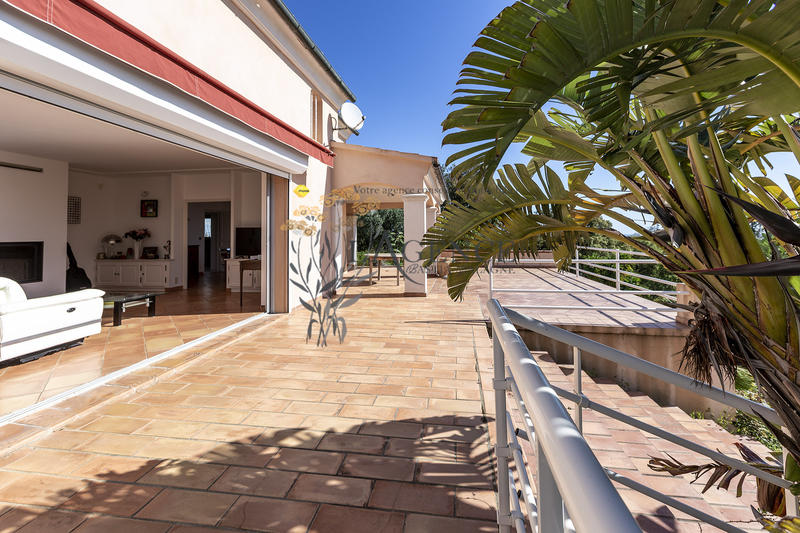 Maison - 465 m² - 14 pièces