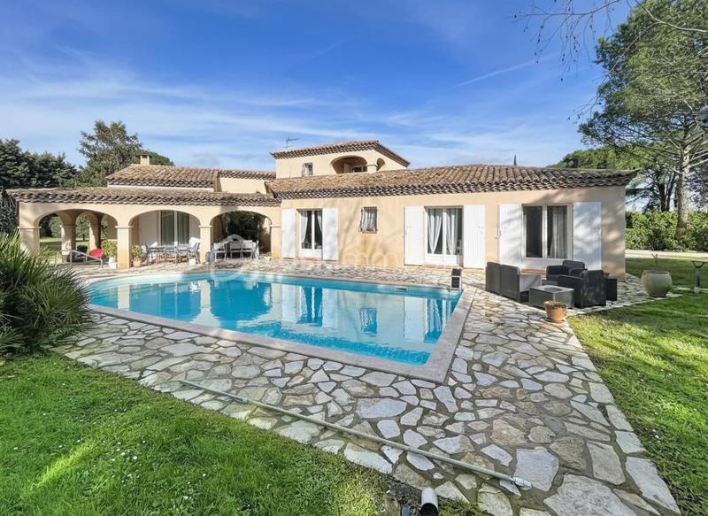 Maison - 180 m² - 7 pièces