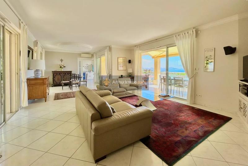 Maison - 215 m² - 7 pièces