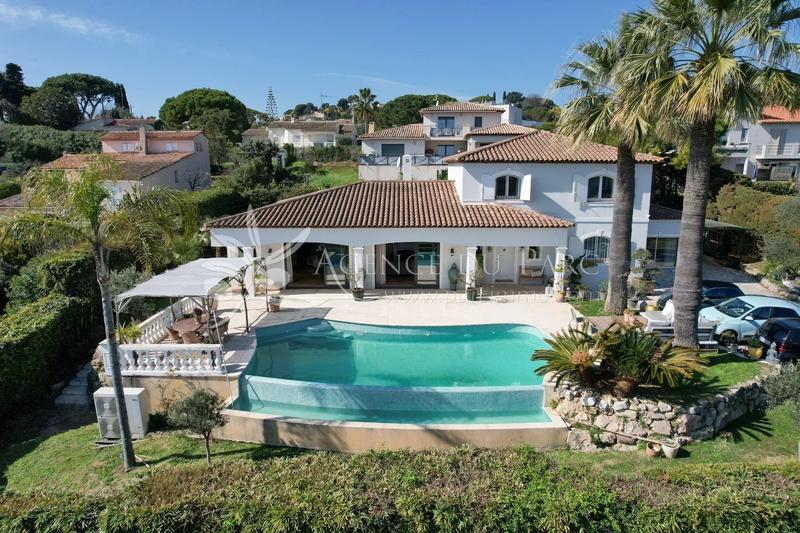 Maison - 250 m² - 6 pièces