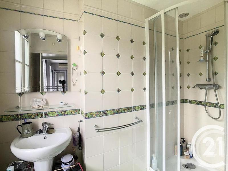 Propriété - 235 m² - 10 pièces