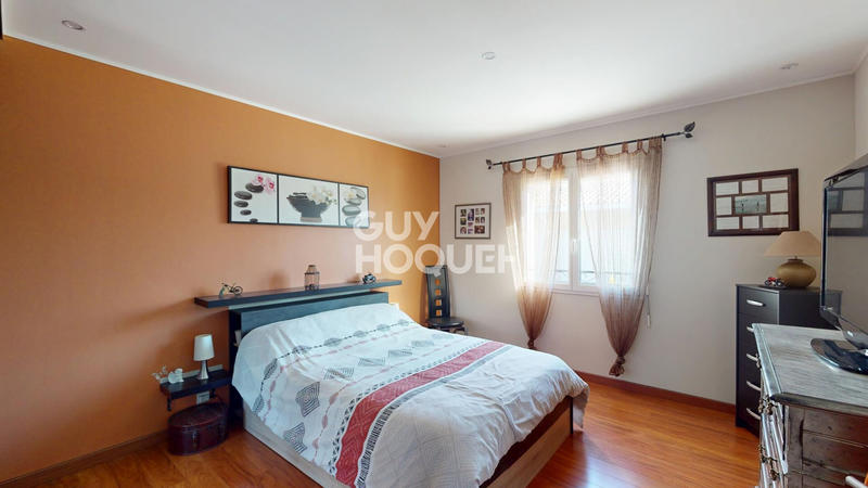 Maison - 220 m² - 7 pièces