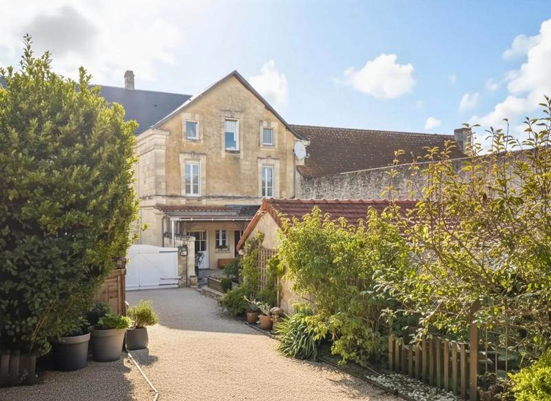 Maison - 180 m² - 7 pièces