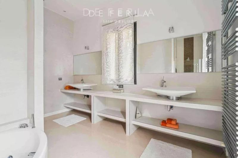 Propriété - 487 m² - 7 pièces