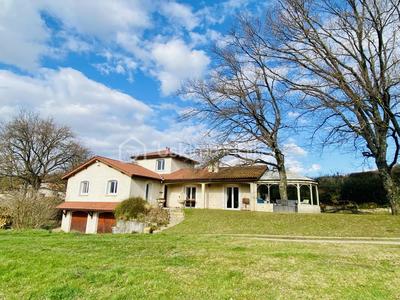 Propriété - 146 m² - 6 pièces