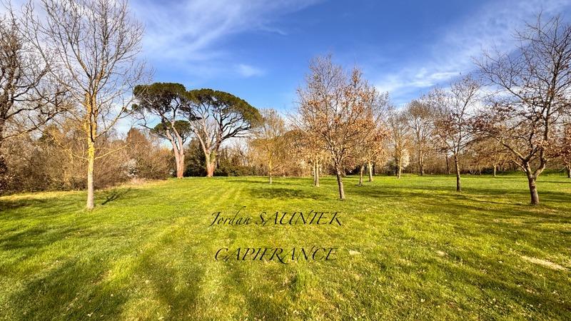 Propriété - 305 m² - 8 pièces