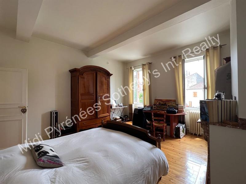 Maison de ville - 375 m² - 9 pièces