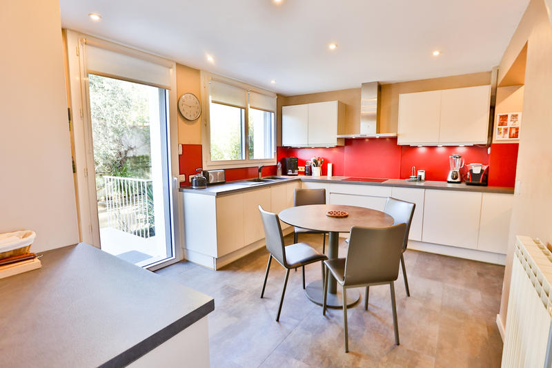 Maison - 221 m² - 9 pièces