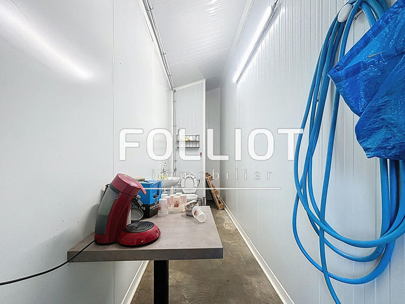 Local d'activité / Entrepôt - 270 m²