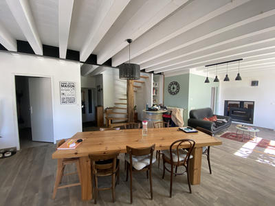 Maison - 241 m² - 6 pièces