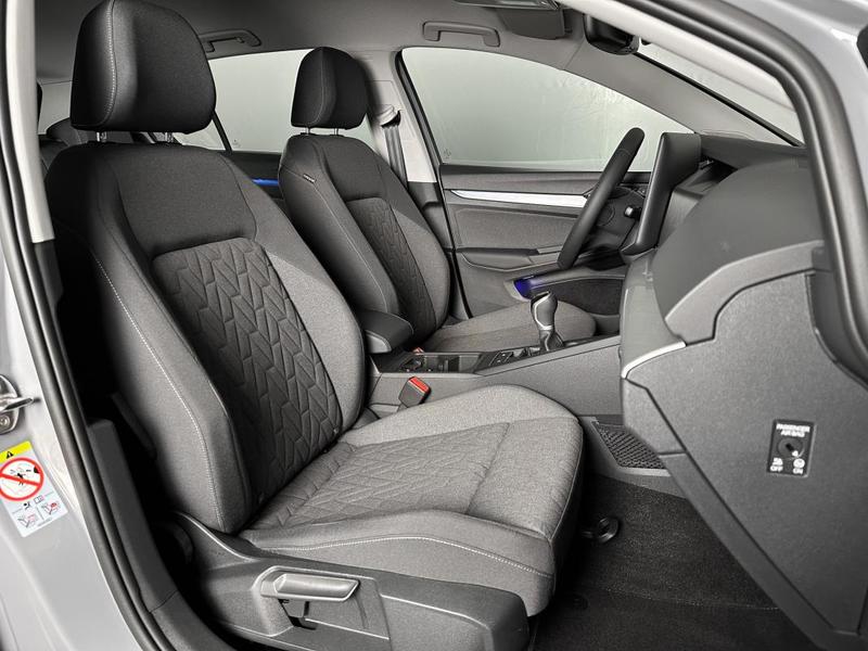 Volkswagen Golf 8 Life 1.5 Tsi 150 Garantie 2029 Digital Cockpit Carplay Sieges Chauff Regul Acc