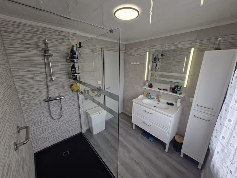 Maison - 225 m² - 8 pièces