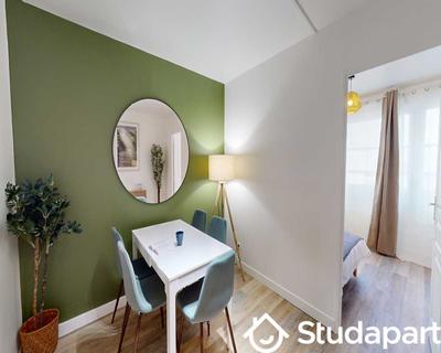 Chambre - 100 m² - 1 pièce