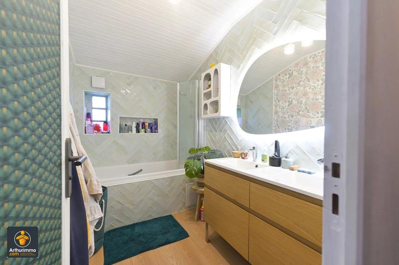 Maison - 230 m² - 9 pièces