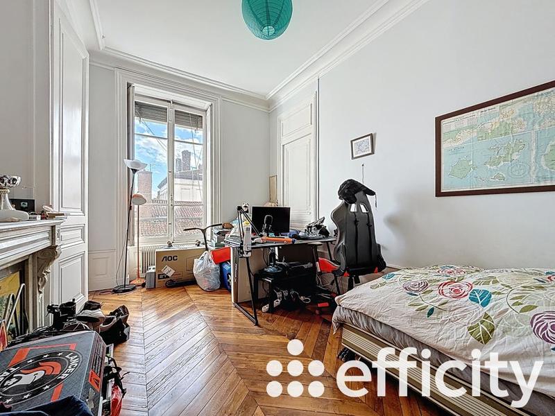 Appartement bourgeois - 179 m² - 6 pièces