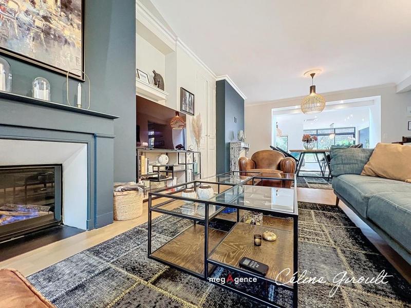 Maison - 250 m² - 10 pièces