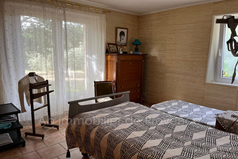 Propriété - 227 m² - 6 pièces