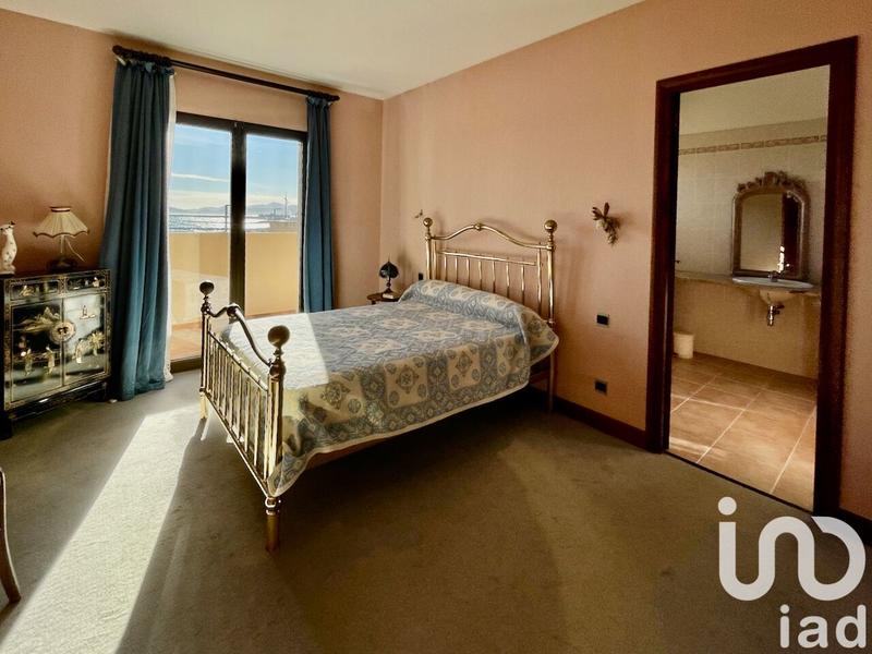 Maison - 276 m² - 9 pièces