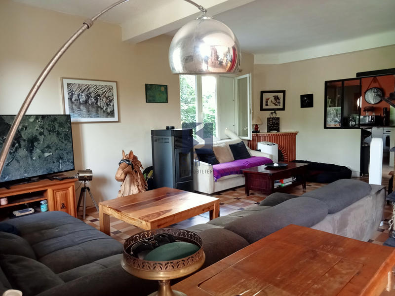 Maison - 210 m² - 9 pièces