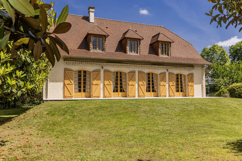 Maison - 200 m² - 6 pièces