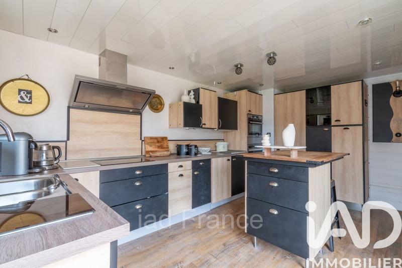 Maison - 203 m² - 10 pièces