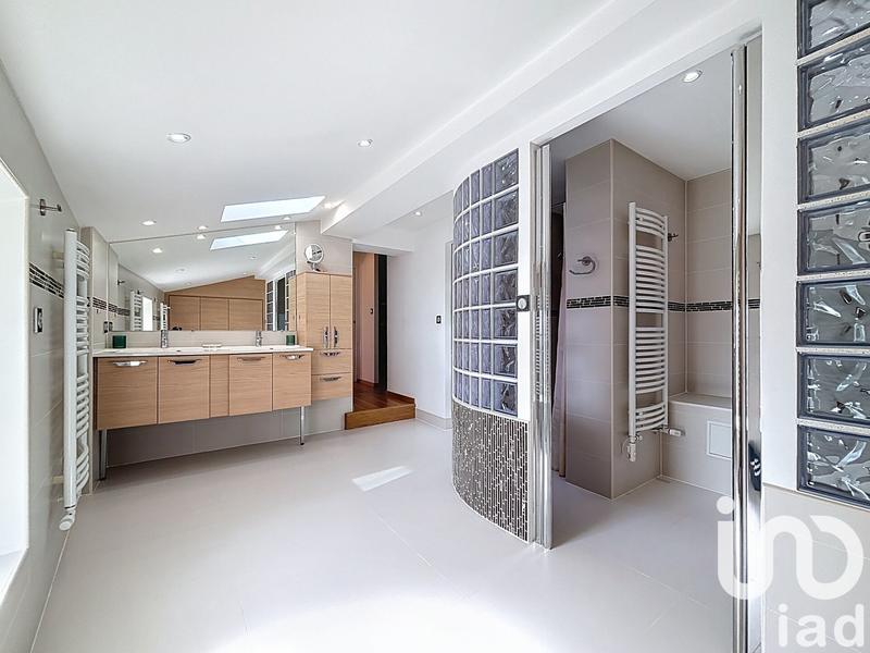 Maison - 660 m² - 16 pièces