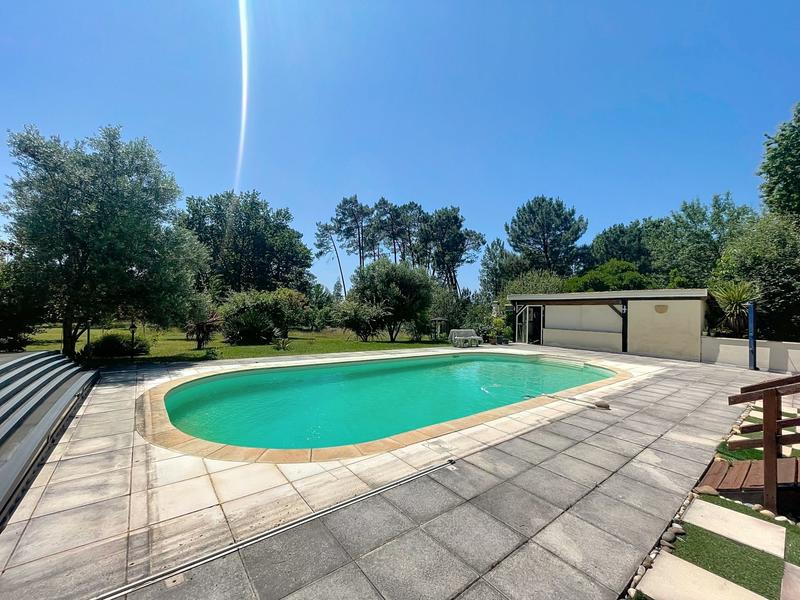 Maison - 206 m² - 8 pièces